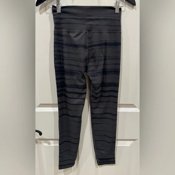 Vuori Shibori Oregano Striped Leggings size XS/Small IMMACULATE - Picture 3 of 4